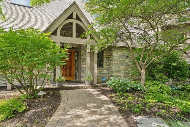 $1,900,000 | 10420 Bluff Circle, Chaska, MN 55318