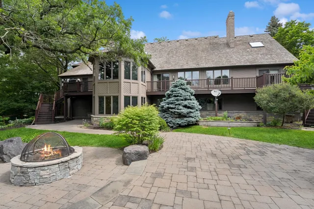 $1,900,000 | 10420 Bluff Circle, Chaska, MN 55318