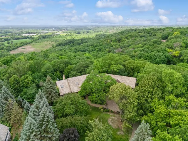 $1,900,000 | 10420 Bluff Circle, Chaska, MN 55318
