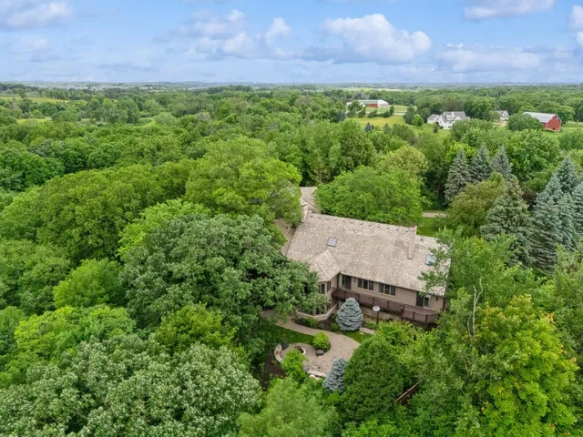 $1,900,000 | 10420 Bluff Circle, Chaska, MN 55318