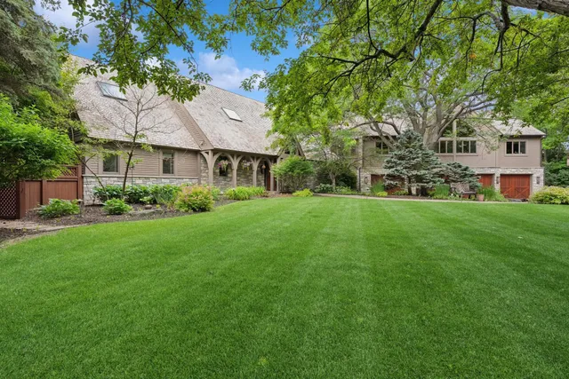 $1,900,000 | 10420 Bluff Circle, Chaska, MN 55318