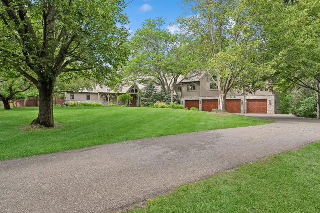 $1,900,000 | 10420 Bluff Circle, Chaska, MN 55318