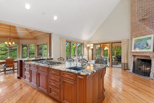 $1,900,000 | 10420 Bluff Circle, Chaska, MN 55318