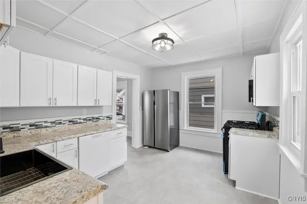 $179,900 | 206 Rosemont Drive, Syracuse, NY 13205