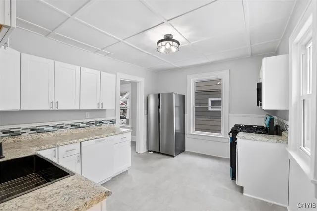 $193,500 | 206 Rosemont Drive, Syracuse, NY 13205