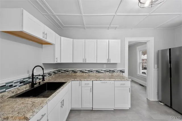 $193,500 | 206 Rosemont Drive, Syracuse, NY 13205