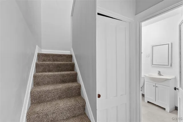 $193,500 | 206 Rosemont Drive, Syracuse, NY 13205