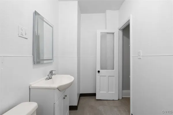 $179,900 | 206 Rosemont Drive, Syracuse, NY 13205