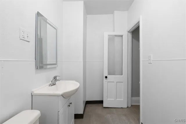 $193,500 | 206 Rosemont Drive, Syracuse, NY 13205