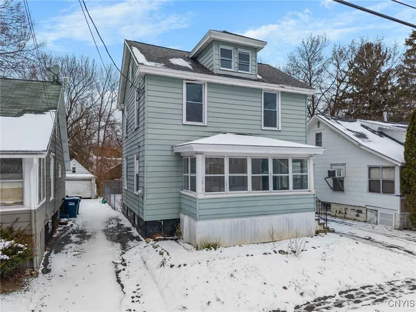 $179,900 | 206 Rosemont Drive, Syracuse, NY 13205