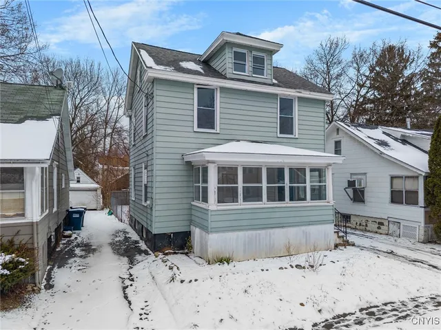 $193,500 | 206 Rosemont Drive, Syracuse, NY 13205
