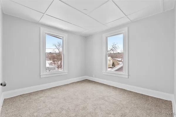 $179,900 | 206 Rosemont Drive, Syracuse, NY 13205