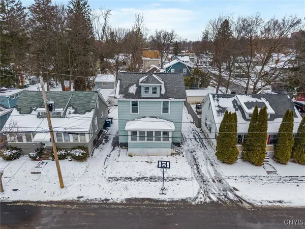 $179,900 | 206 Rosemont Drive, Syracuse, NY 13205