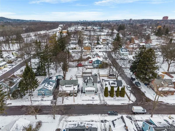 $179,900 | 206 Rosemont Drive, Syracuse, NY 13205