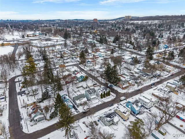 $193,500 | 206 Rosemont Drive, Syracuse, NY 13205