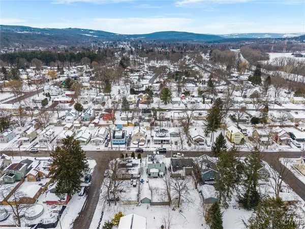 $179,900 | 206 Rosemont Drive, Syracuse, NY 13205