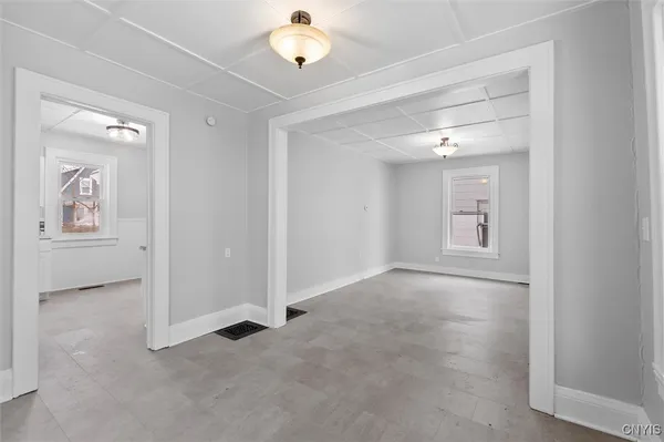 $179,900 | 206 Rosemont Drive, Syracuse, NY 13205