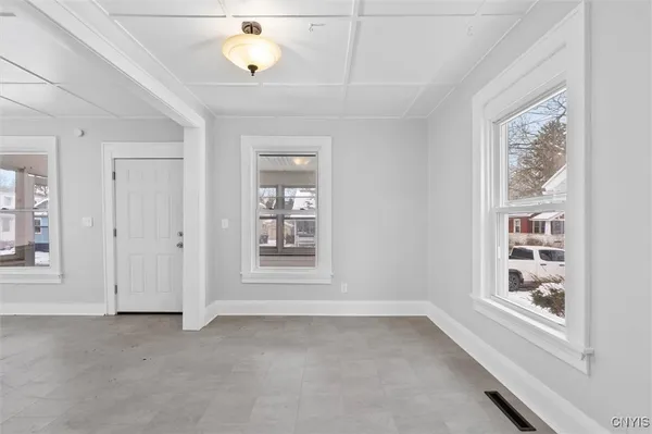 $179,900 | 206 Rosemont Drive, Syracuse, NY 13205