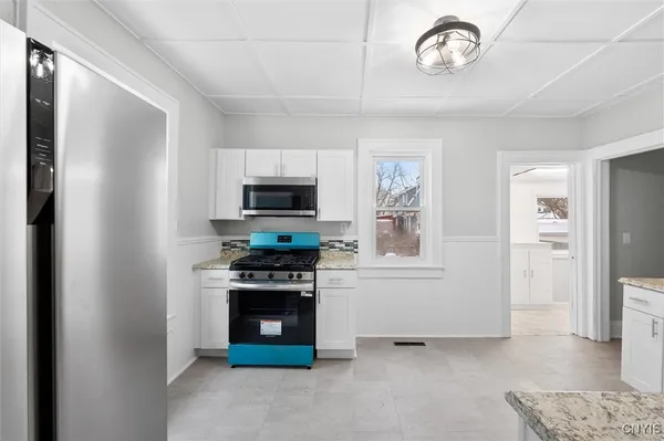 $179,900 | 206 Rosemont Drive, Syracuse, NY 13205