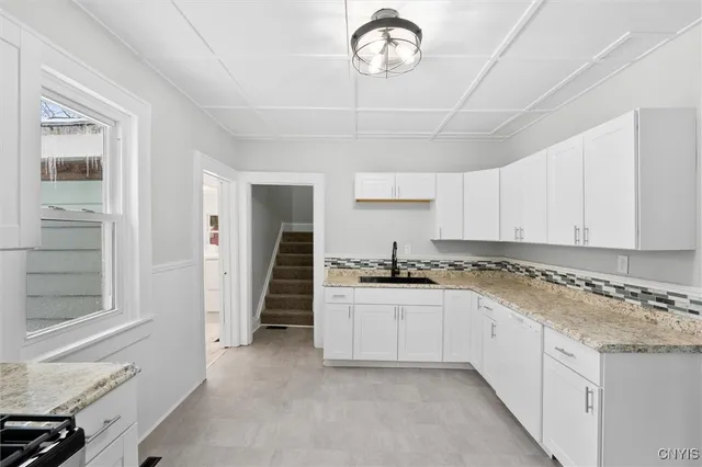 $193,500 | 206 Rosemont Drive, Syracuse, NY 13205