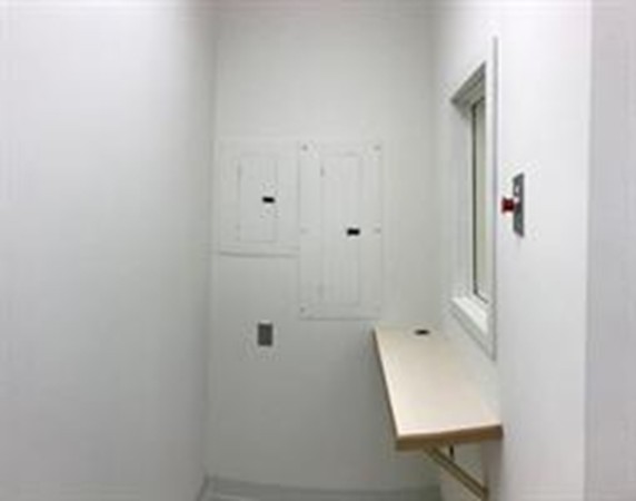 111 Everett Avenue, Unit 1A Chelsea, MA 02150 - Photo 11 of 20 a bathroom with a shower