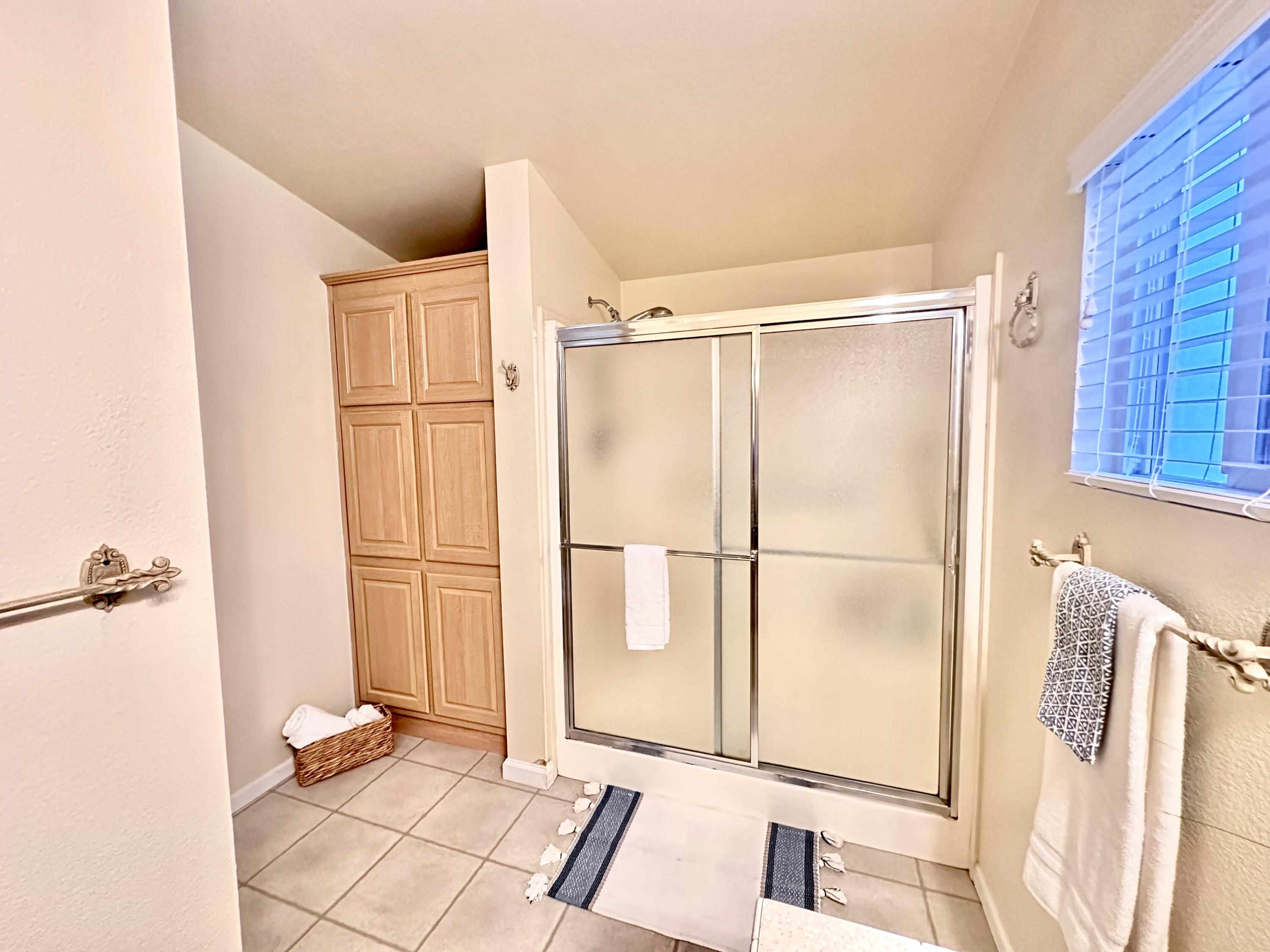 4713 Maple Trail, Unit LOS ROBLES ESTATES Redding, CA 96003 - Photo 18 of 22 a bathroom with a shower