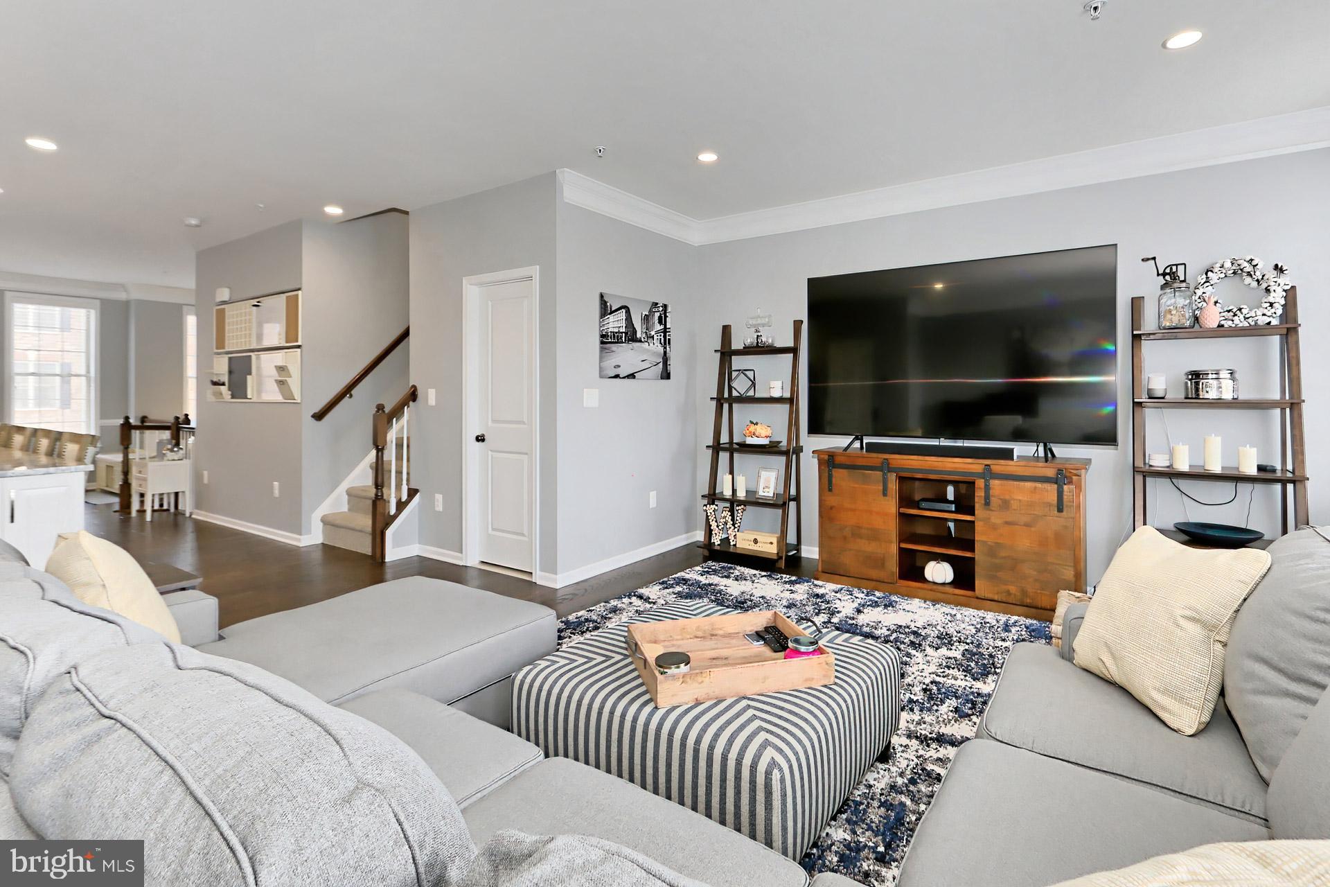 42643 Lancaster Ridge Terrace Chantilly, VA 20152 - Photo 15 of 42 Family room