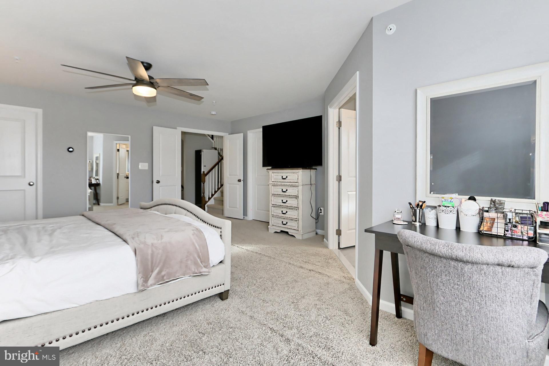 42643 Lancaster Ridge Terrace Chantilly, VA 20152 - Photo 21 of 42 Primary Bedroom