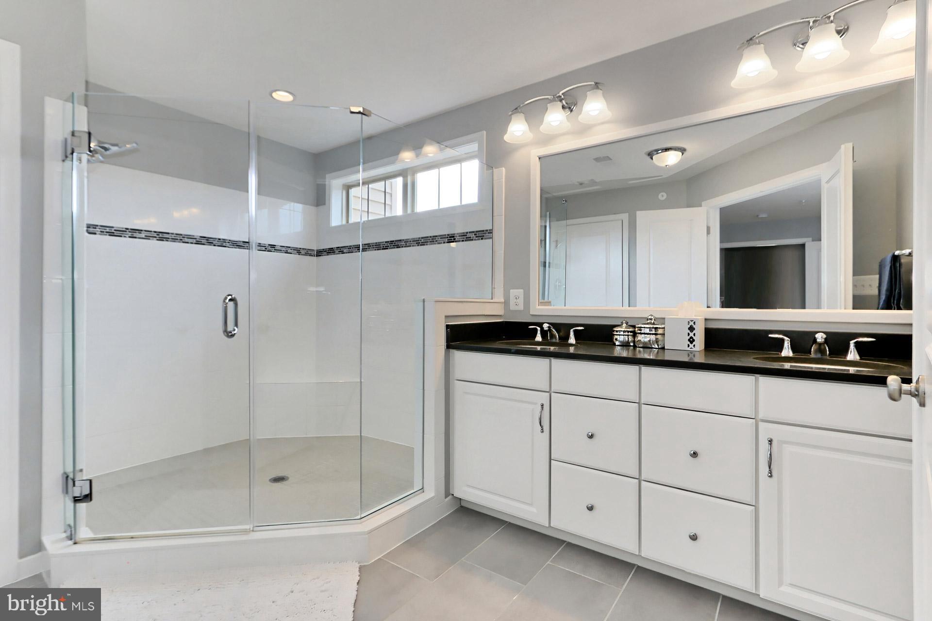 42643 Lancaster Ridge Terrace Chantilly, VA 20152 - Photo 22 of 42 Primary Bathroom