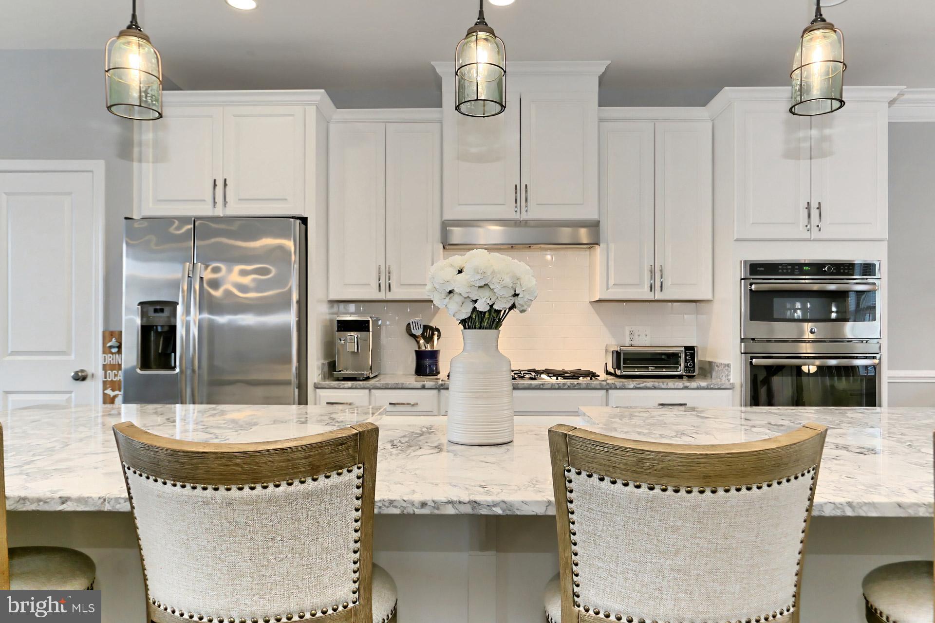 42643 Lancaster Ridge Terrace Chantilly, VA 20152 - Photo 8 of 42 Kitchen island