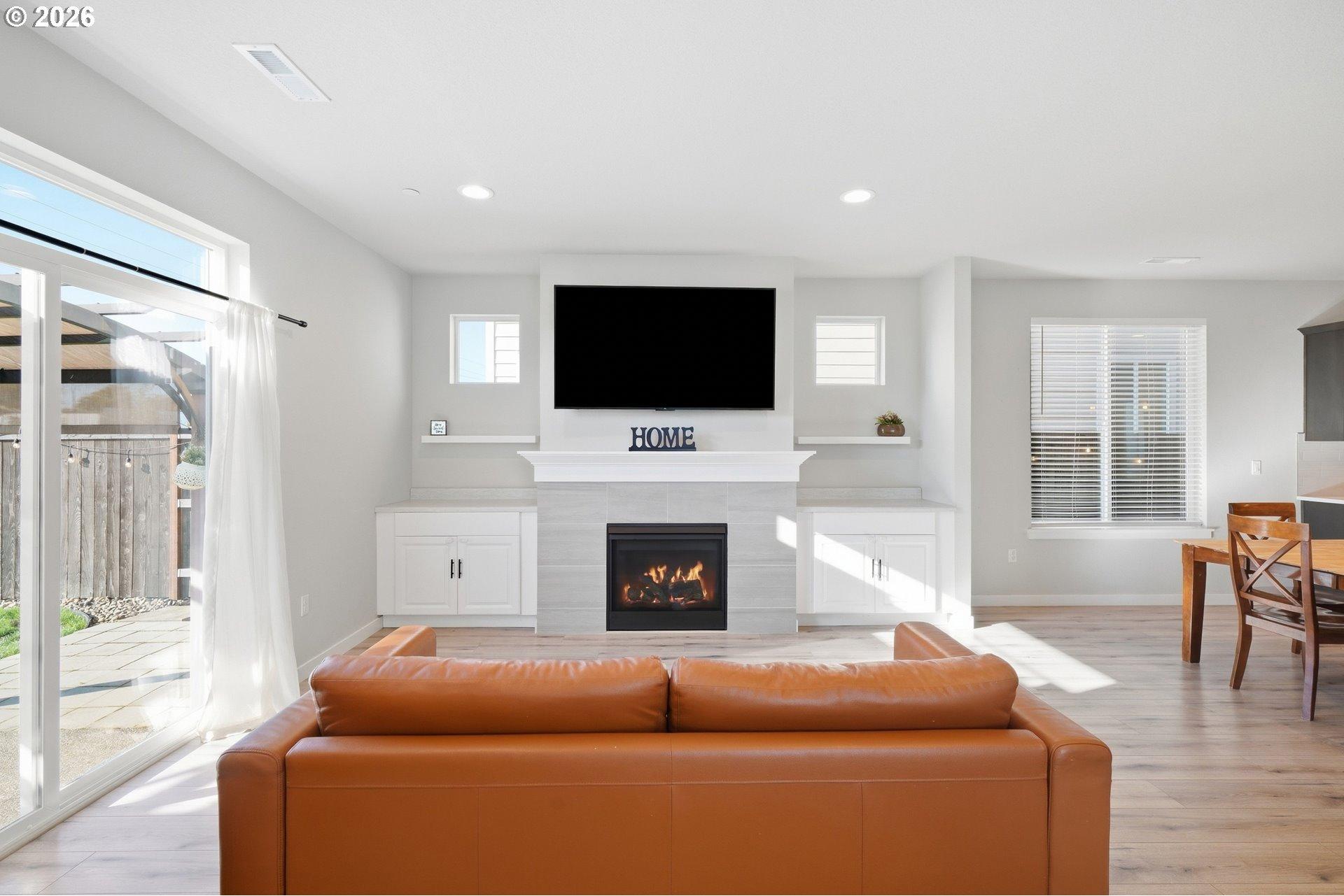 501 North Russet Place Ridgefield, WA 98642 - Photo 12 of 36 Living Room