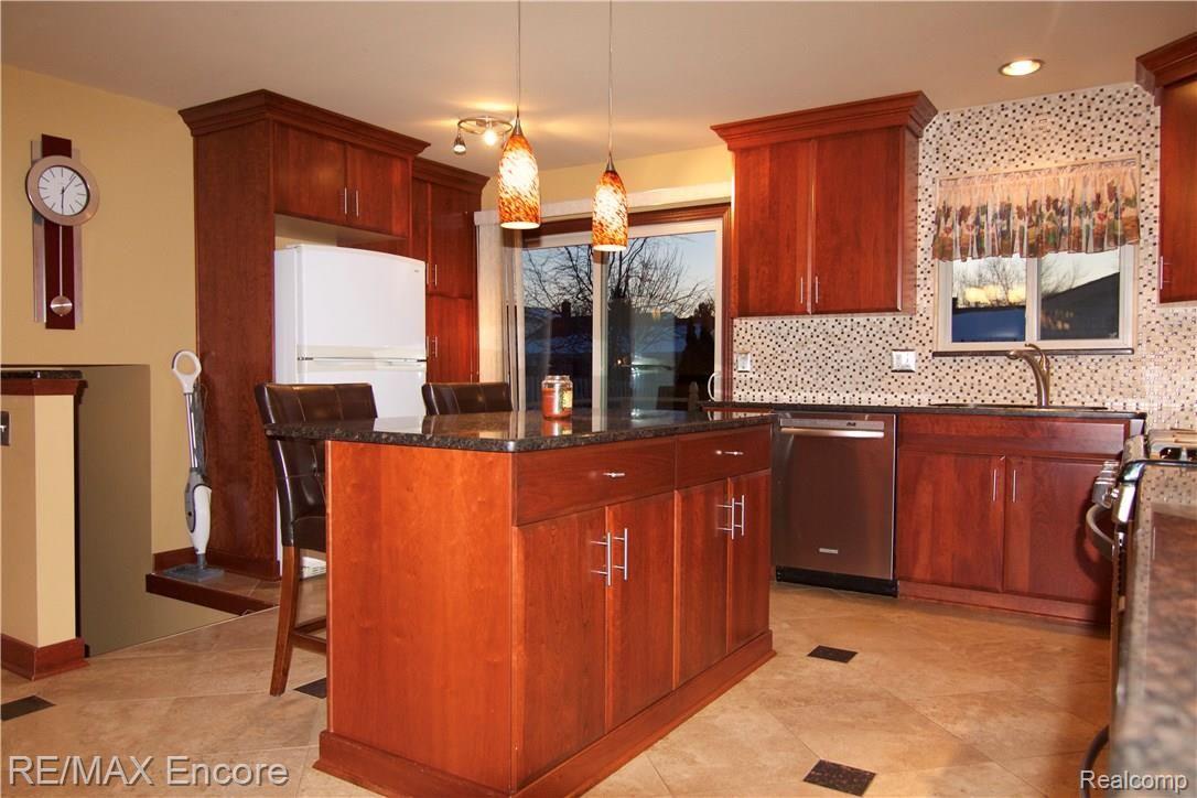 45411 Spagnuolo Road Macomb, MI 48044 - Photo 15 of 64 IMG_5307.jpg