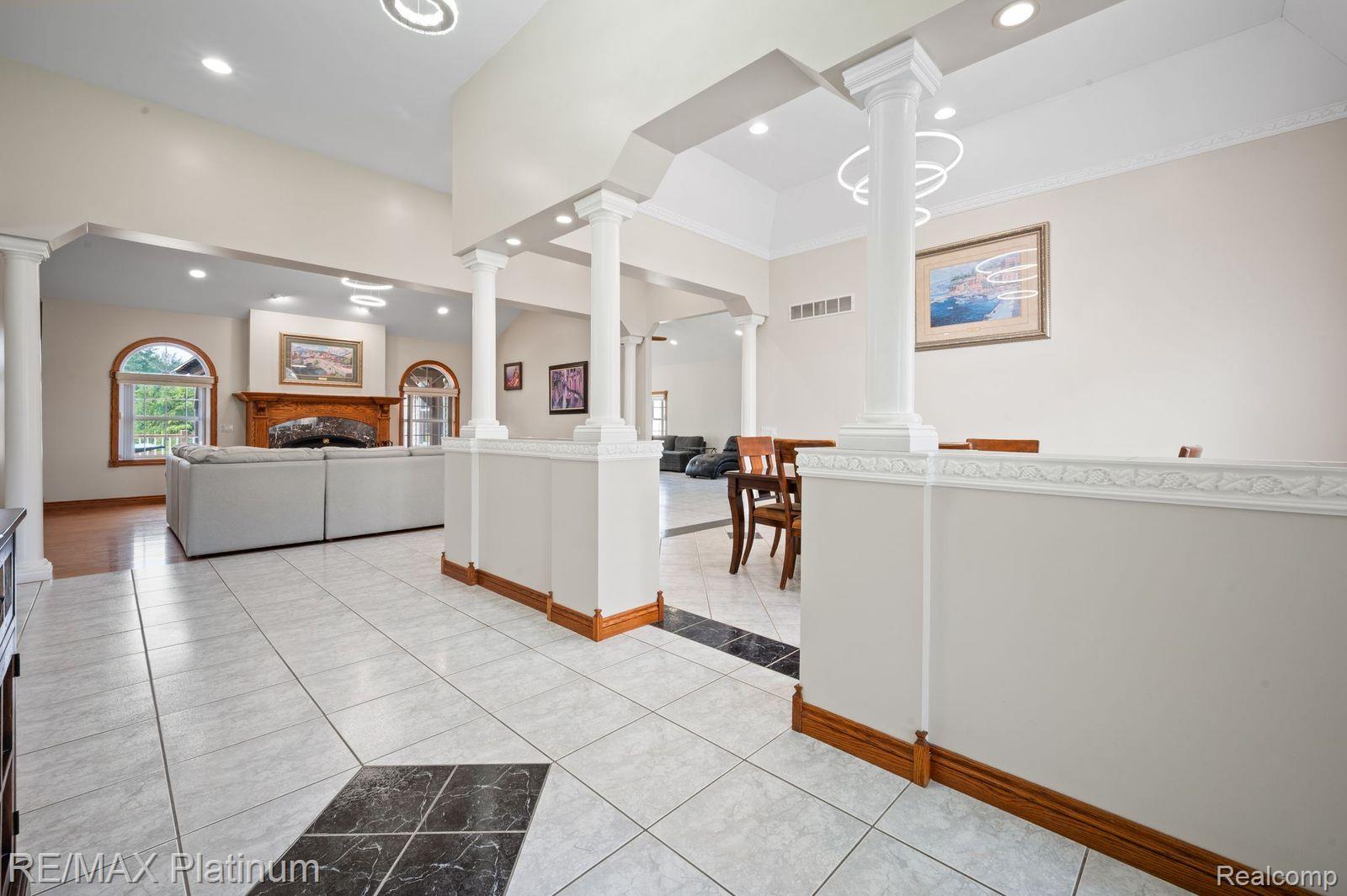 8922 McClements Road Brighton, MI 48114 - Photo 11 of 65 qa4gTlOA.jpg