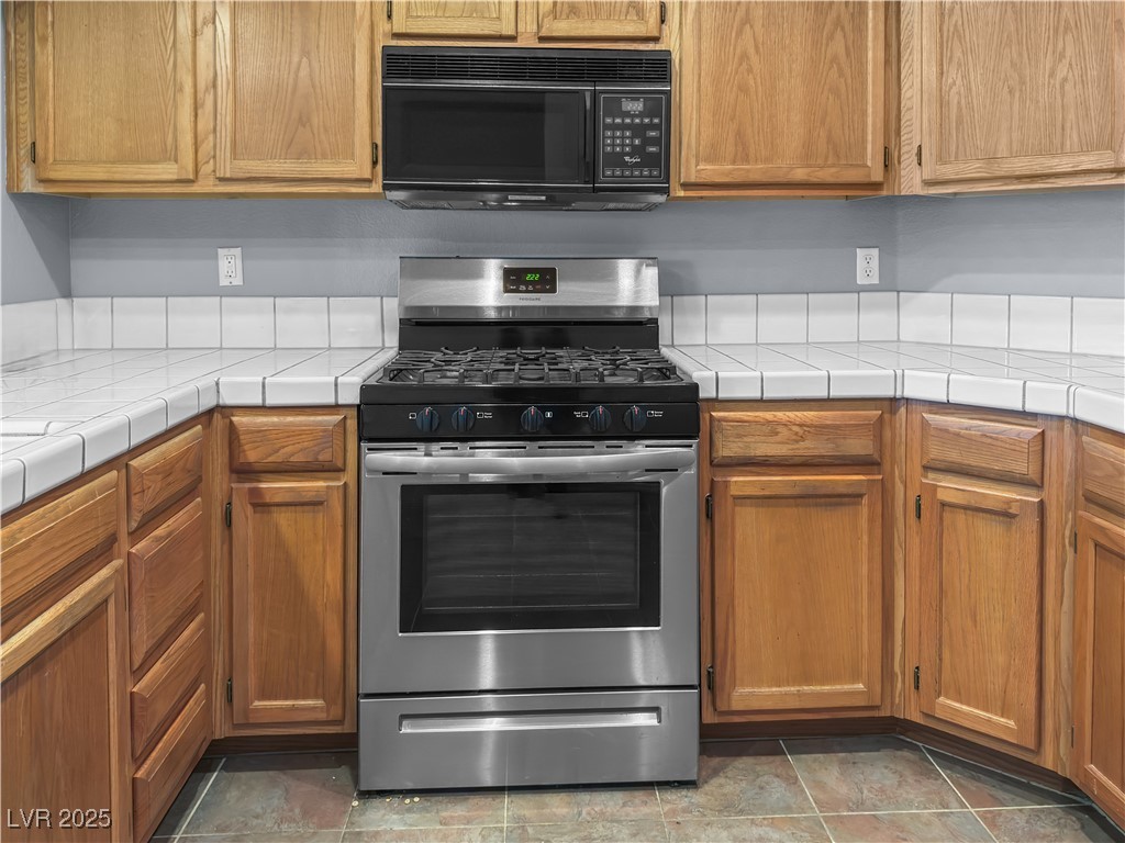 7950 West Flamingo Road, Unit 1169 Las Vegas, NV 89147 - Photo 10 of 42 Kitchen with SS appliances