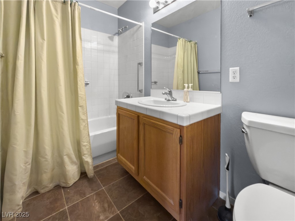 7950 West Flamingo Road, Unit 1169 Las Vegas, NV 89147 - Photo 18 of 42 2nd bath w/access to 2nd bedroom