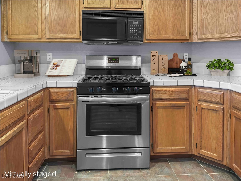 7950 West Flamingo Road, Unit 1169 Las Vegas, NV 89147 - Photo 4 of 42 Kitchen - open to living room & dining room. Virtually staged.