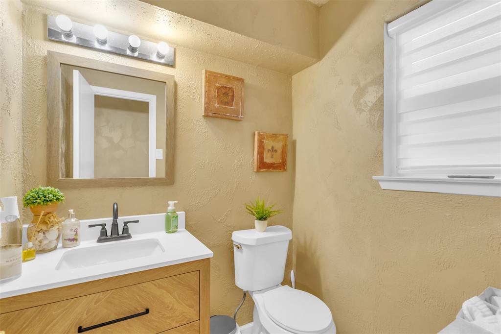 7670 Kings Ridge Road Frisco, TX 75035 - Photo 20 of 24 Half bath featuring a textured wall and vanity