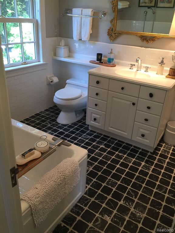 268 Lewiston Road Grosse Pointe Farms, MI 48236 - Photo 16 of 17