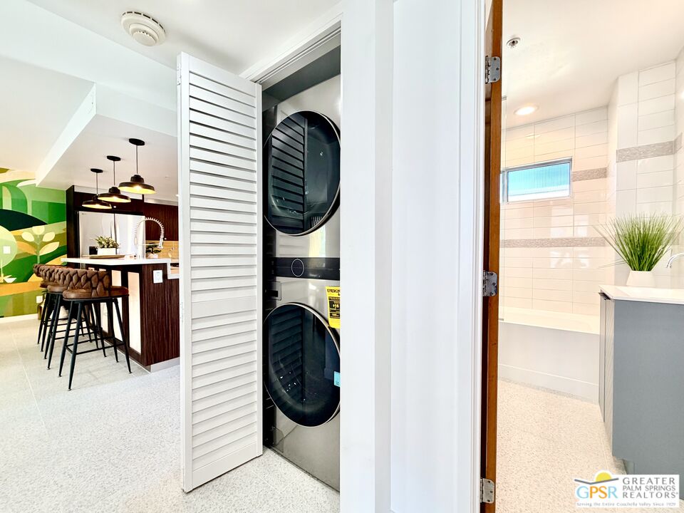 588 East San Lorenzo Road, Unit 201 Palm Springs, CA 92264 - Photo 29 of 73