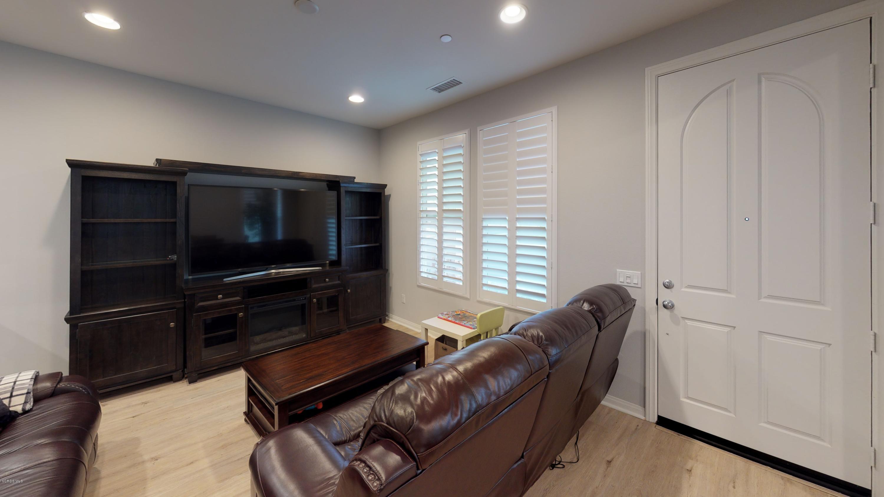 173 Stagetrail Road Camarillo, CA 93010 - Photo 26 of 32 173-Stage-Trail-Living-Room