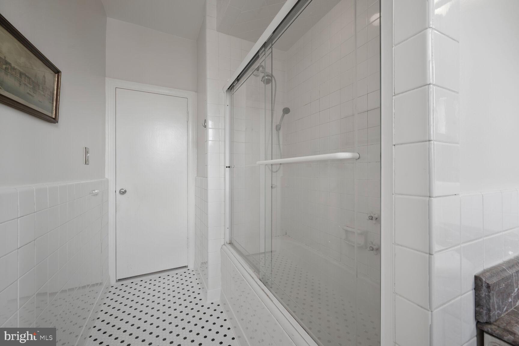 2737 Devonshire Place Northwest, Unit 418 Washington, DC 20008 - Photo 18 of 27 Hall Bath