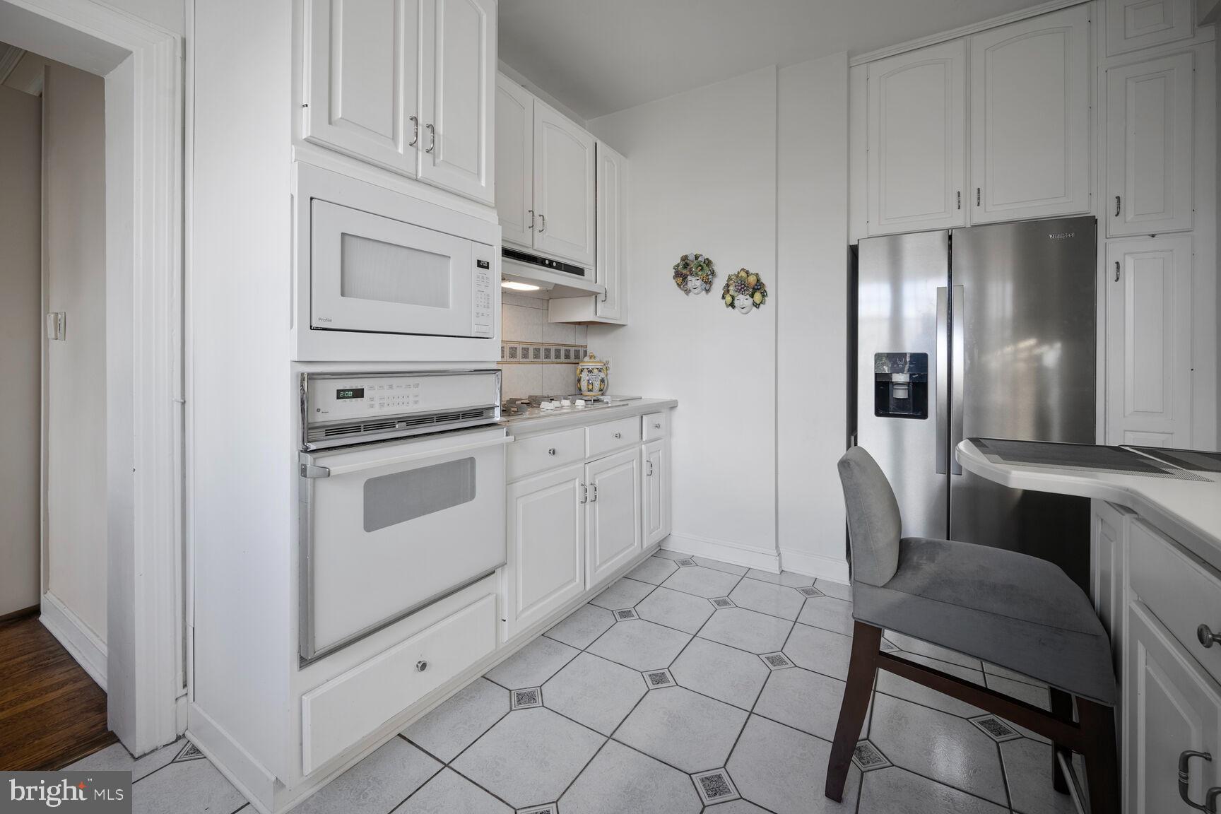 2737 Devonshire Place Northwest, Unit 418 Washington, DC 20008 - Photo 9 of 27 Spacious Kitchen