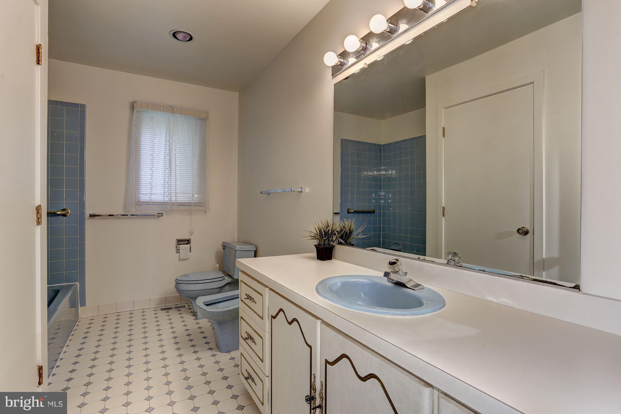 218 Riverside Drive Annapolis, MD 21409 - Photo 28 of 30 Bath on second level