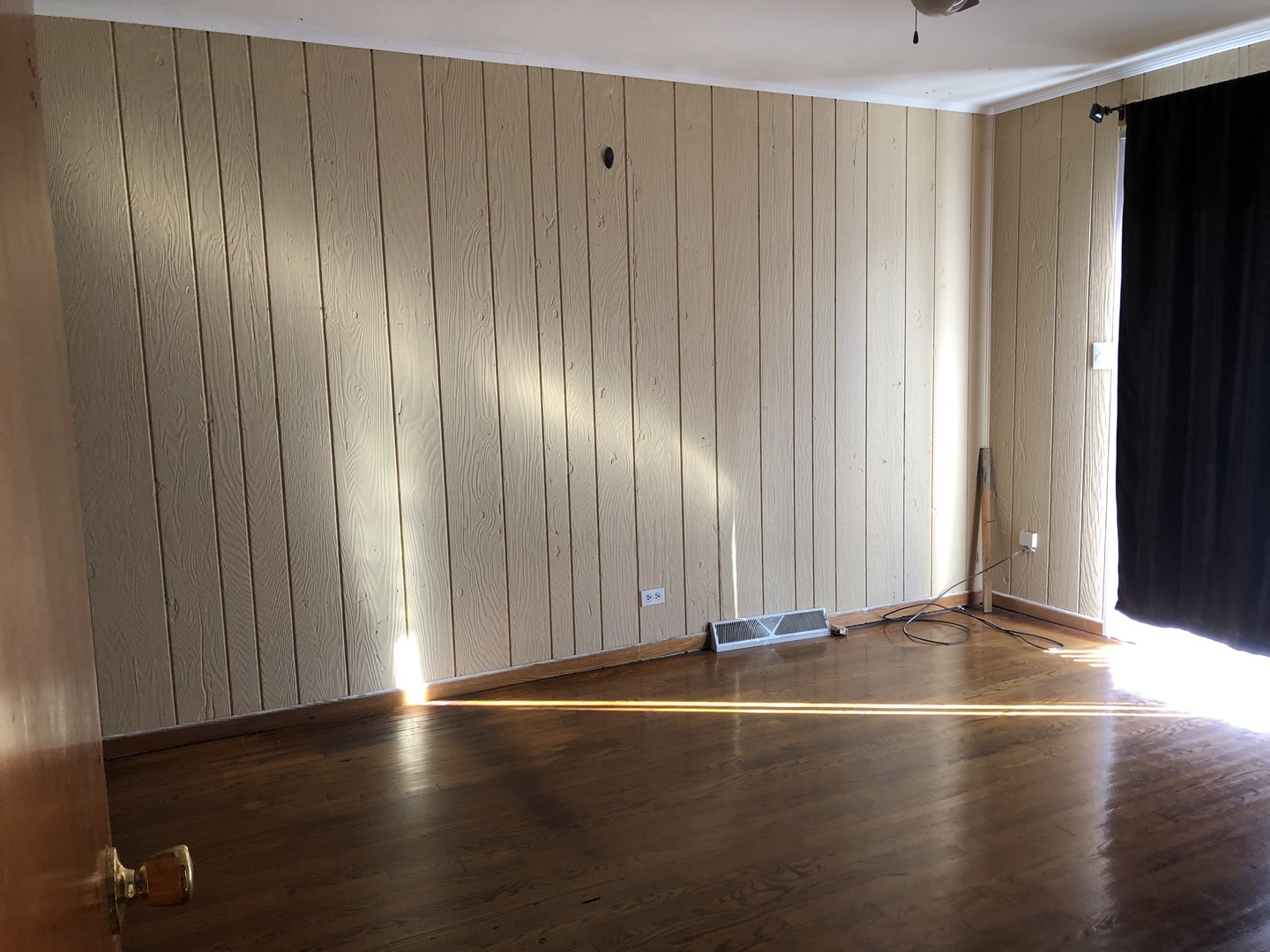 3851 153rd Place Midlothian, IL 60445 - Photo 7 of 13 a view of a room with wooden floor