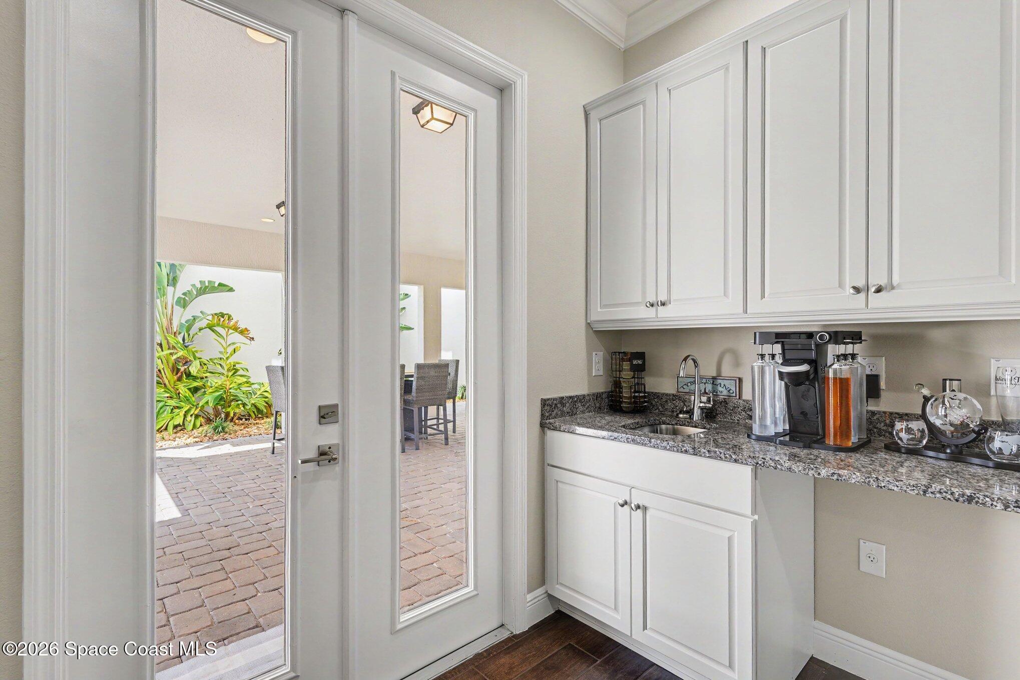 2467 Kola Way Melbourne, FL 32940 - Photo 17 of 36 Bar area with custom cabinets