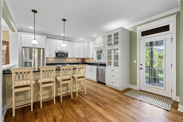 $650,000 | 827 Willcrest Drive, Chattanooga, TN 37405