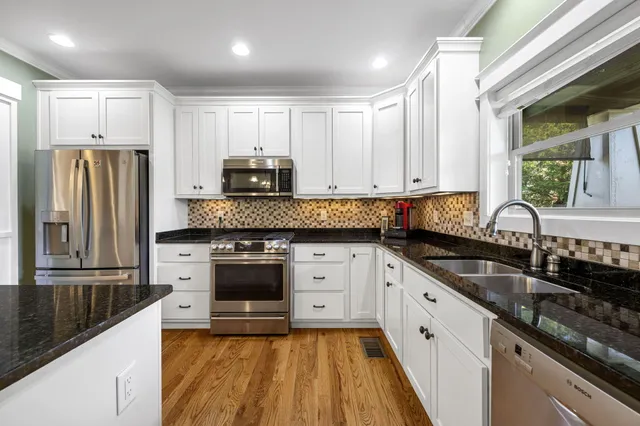 $650,000 | 827 Willcrest Drive, Chattanooga, TN 37405