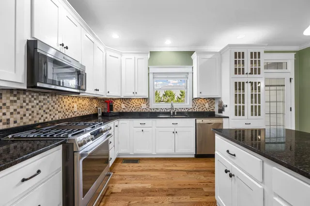 $650,000 | 827 Willcrest Drive, Chattanooga, TN 37405