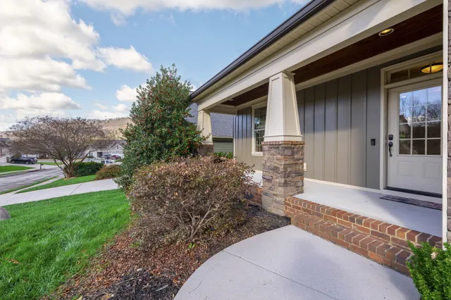 $650,000 | 827 Willcrest Drive, Chattanooga, TN 37405