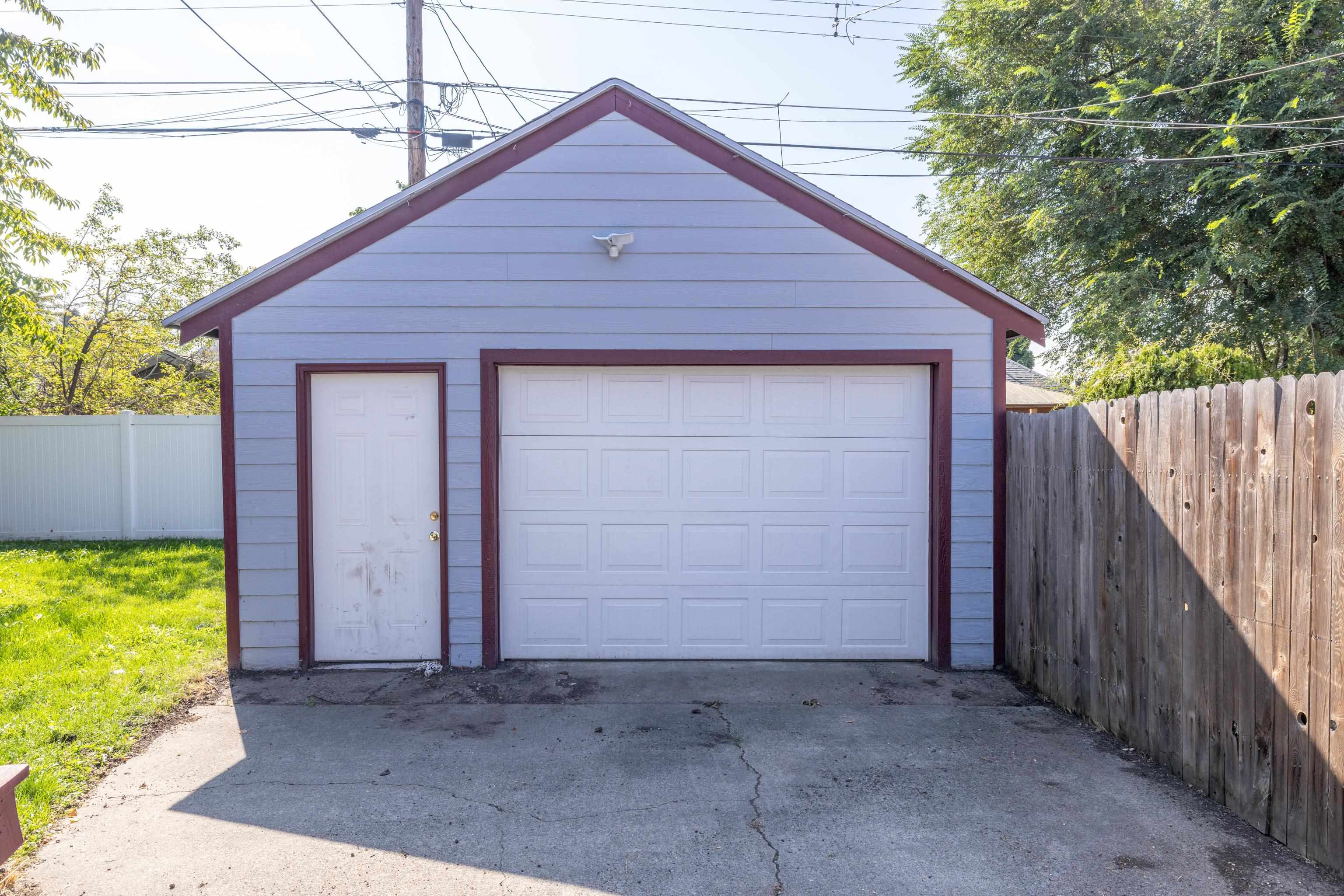 824 East Gordon Avenue Spokane, WA 99207 - Photo 22 of 28